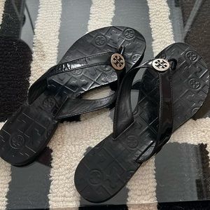 Tory Burch Black on Black Thora Thong Sandals with Silver Logo Size 7.5
